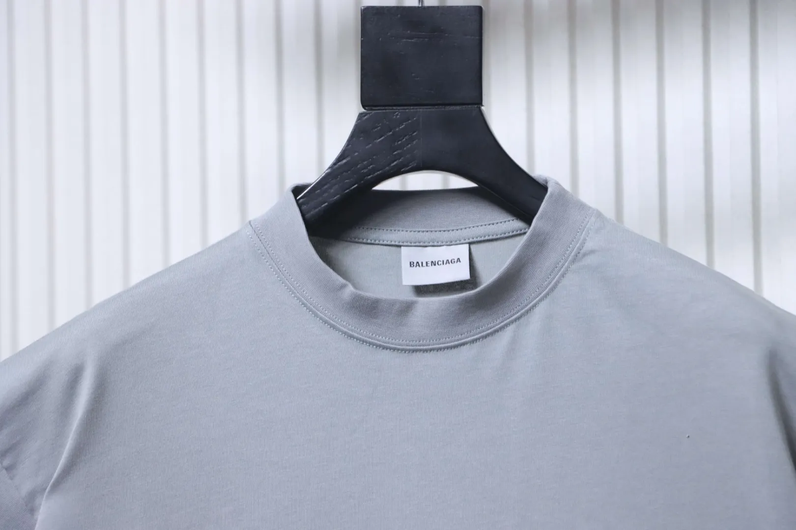 Neckline
