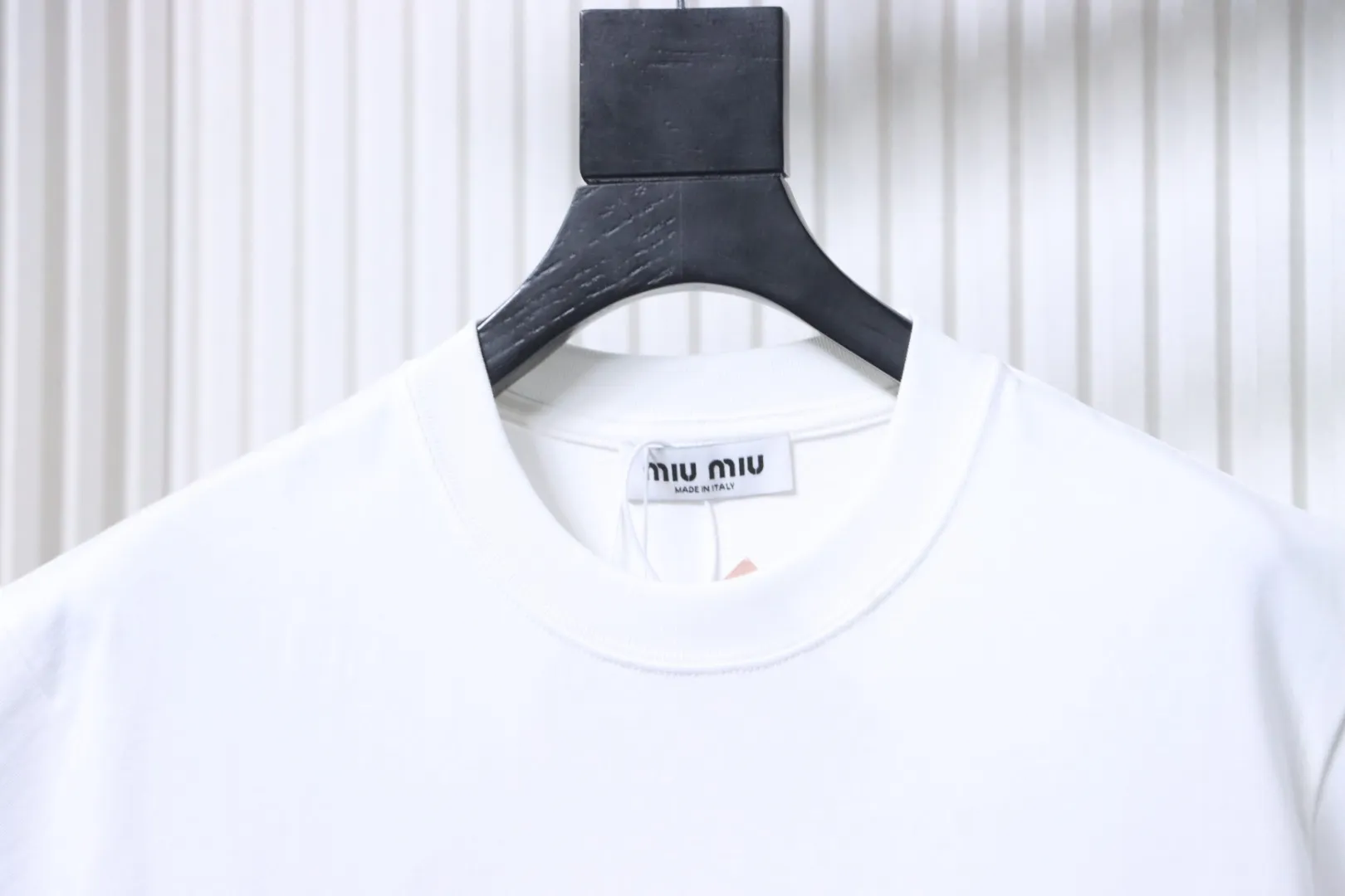 Neckline