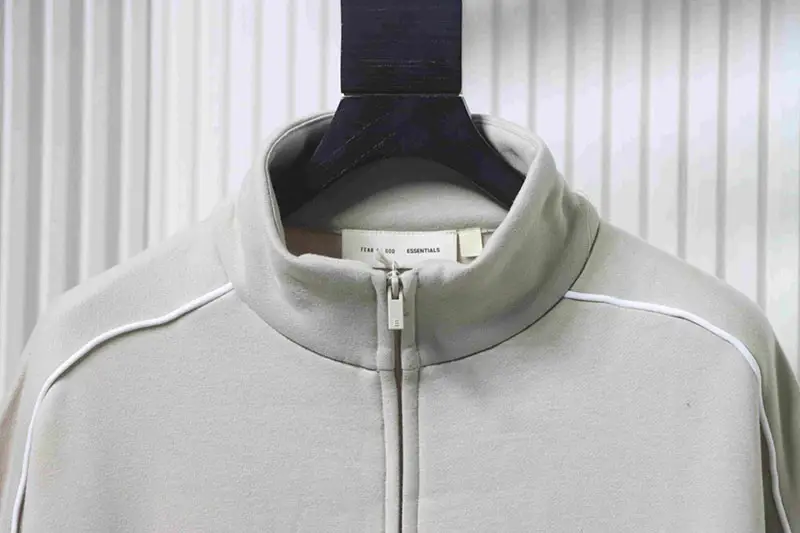 Neckline
