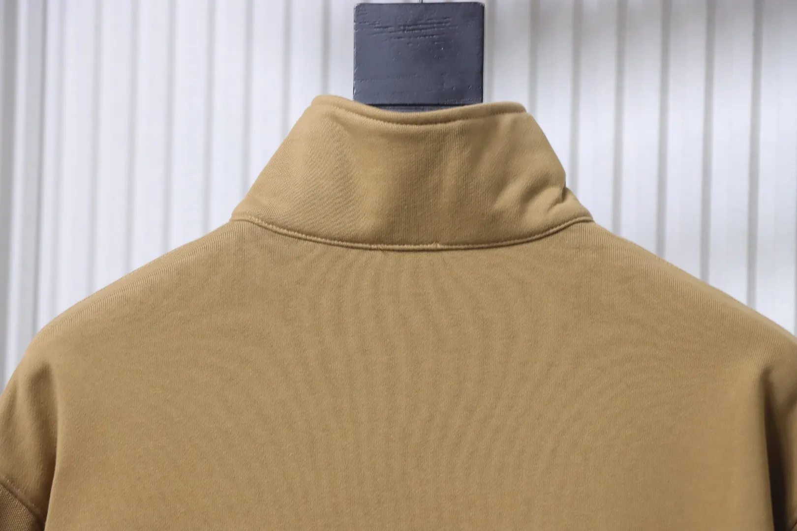 Crew Neck Details