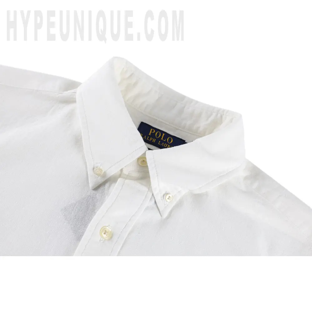 Close-up of the collar detail