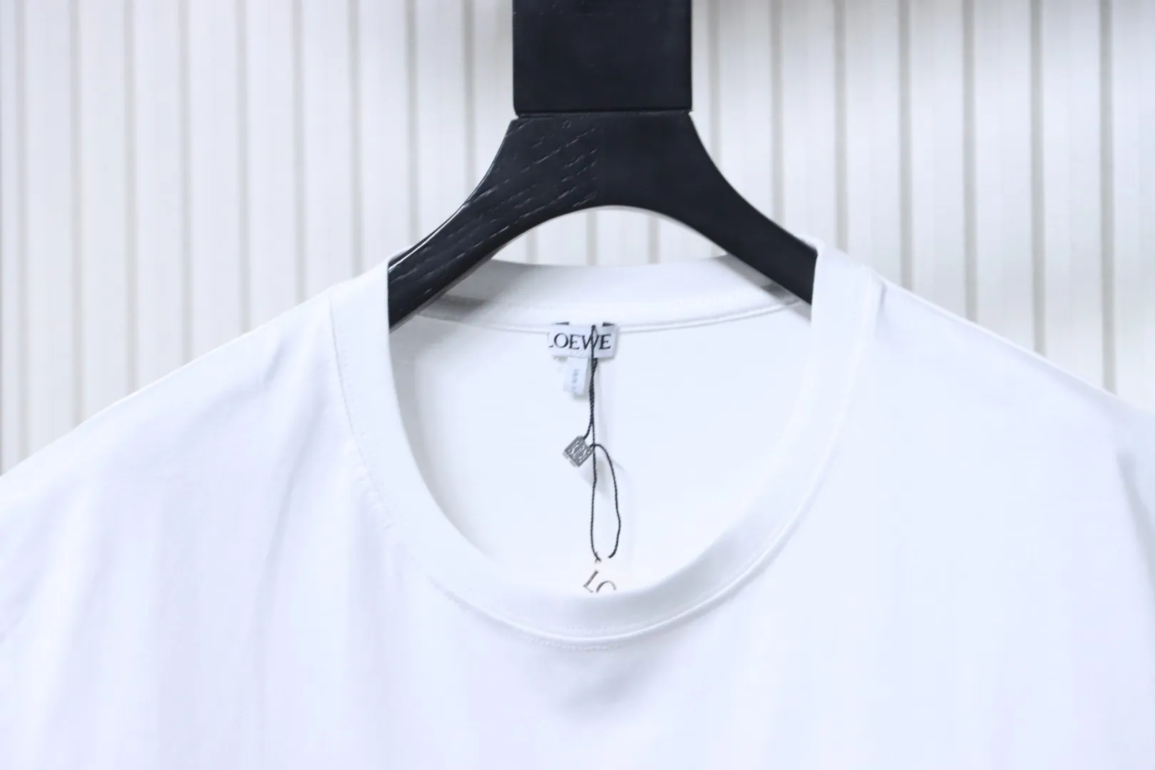 Neckline