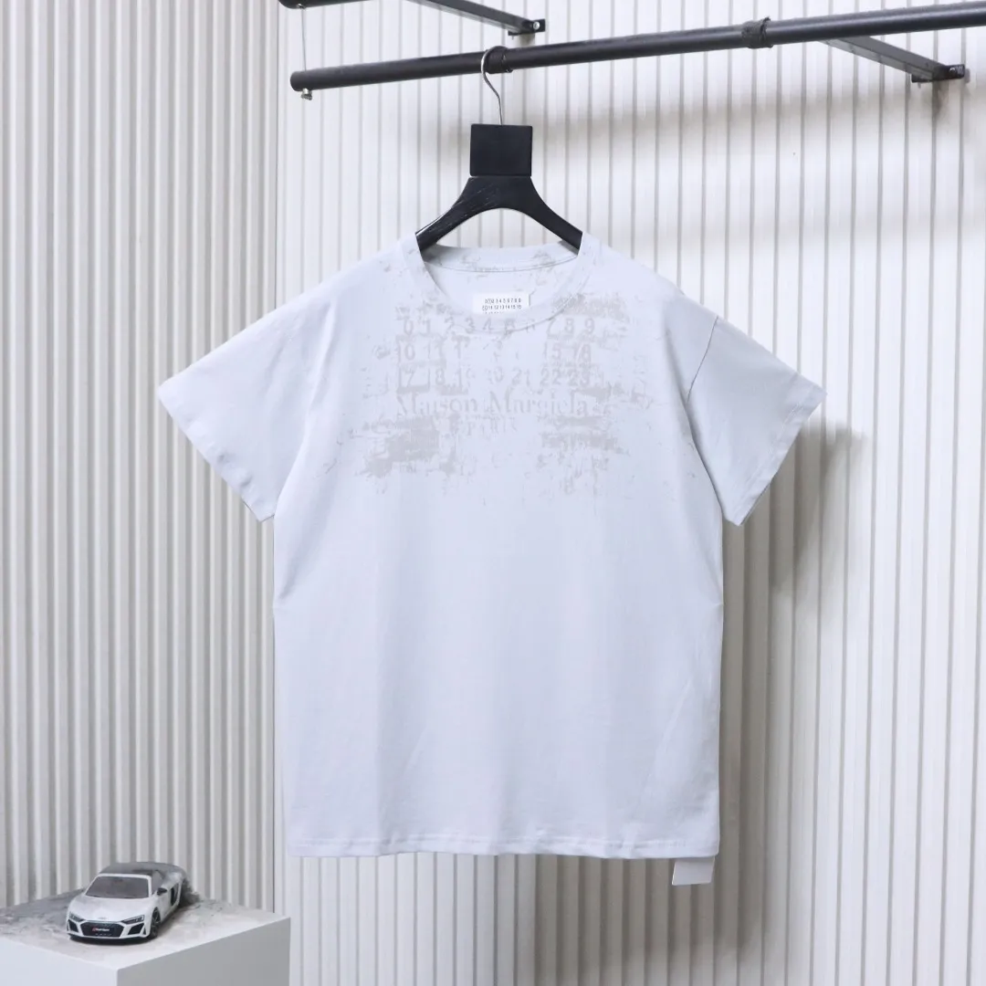 MM Blurred Letter Print T-Shirt - Gray
