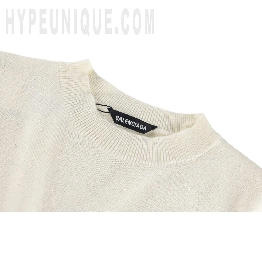 Close-up of the collar detail