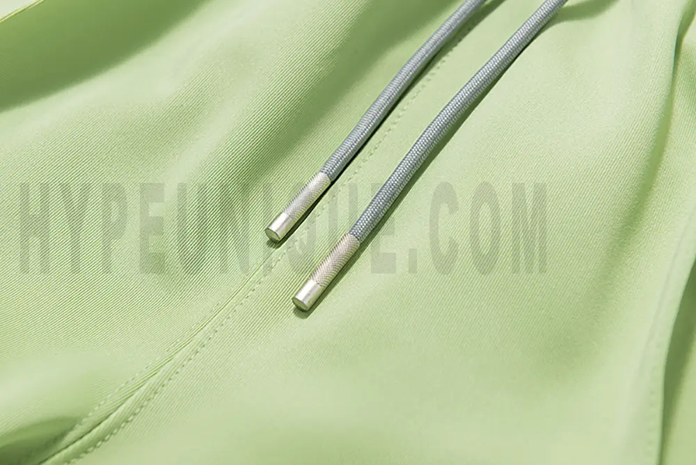 White drawstring design.