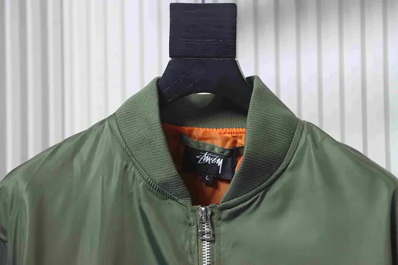 Neckline