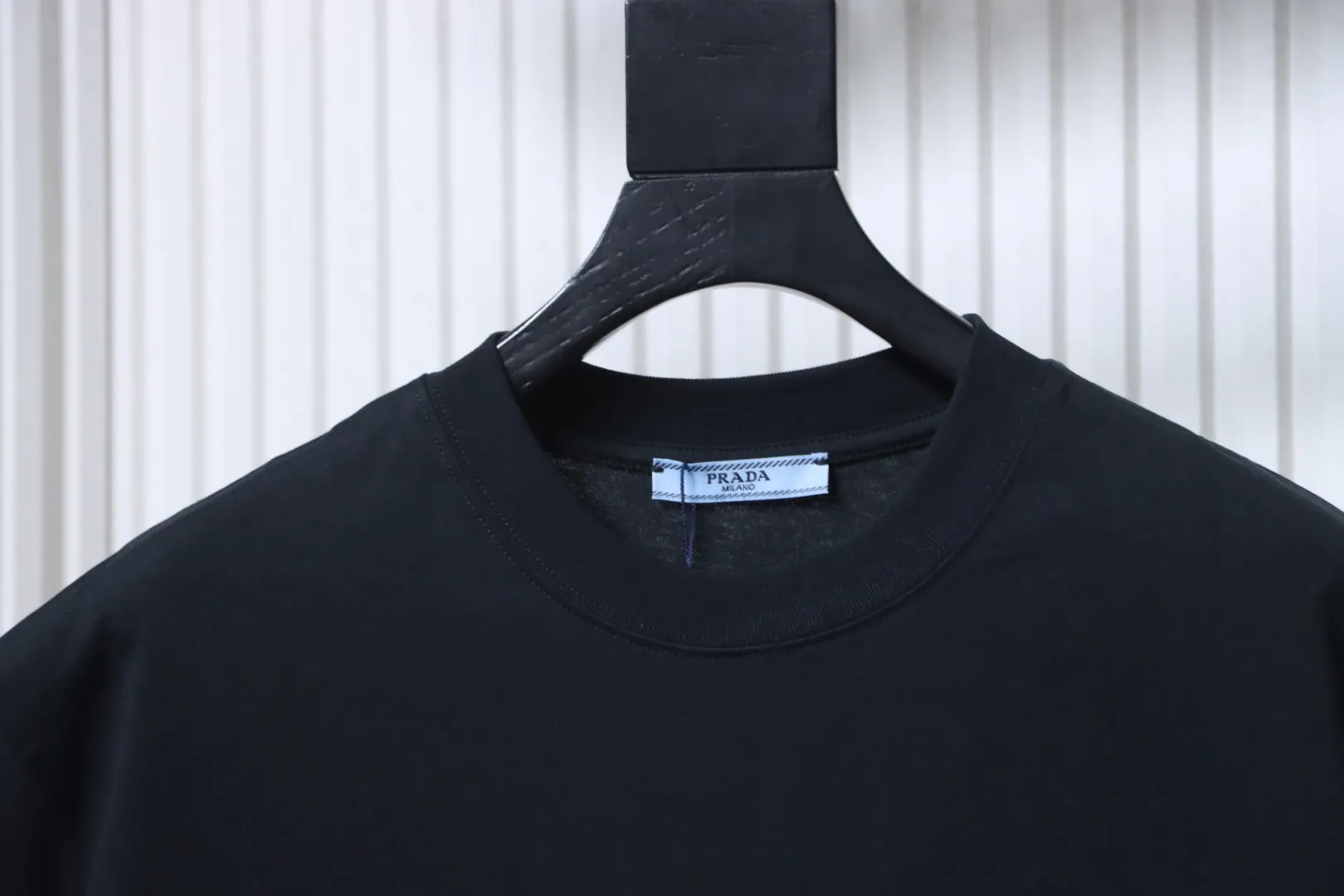 Neckline