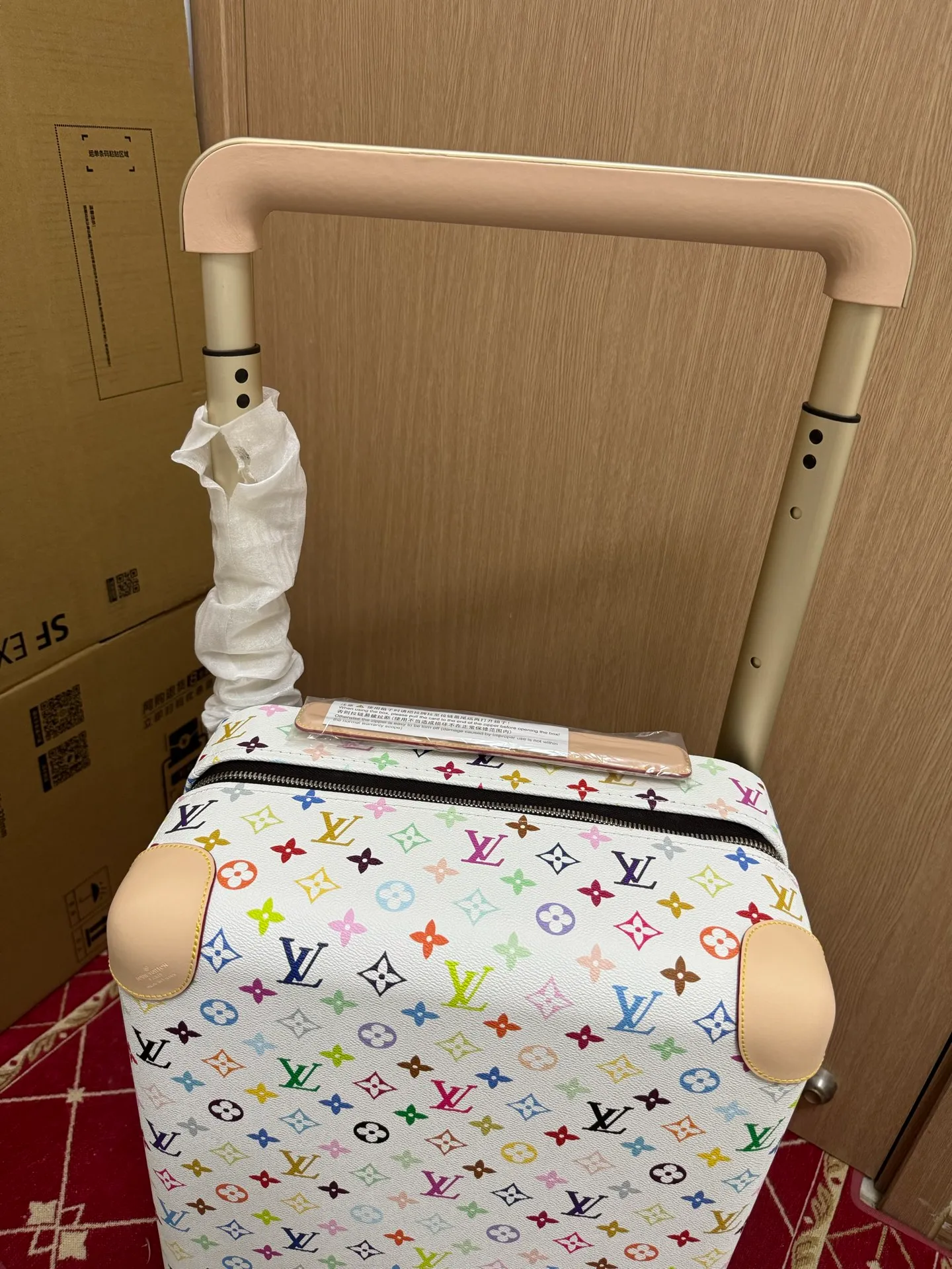 Monogram White Multicolor Horizon Rolling Carry-On Suitcase Top Handle And Telescopic Handle Detail