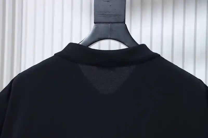 Neckline