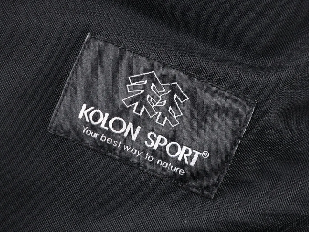 Tag with white embroidery on Kolon Sport