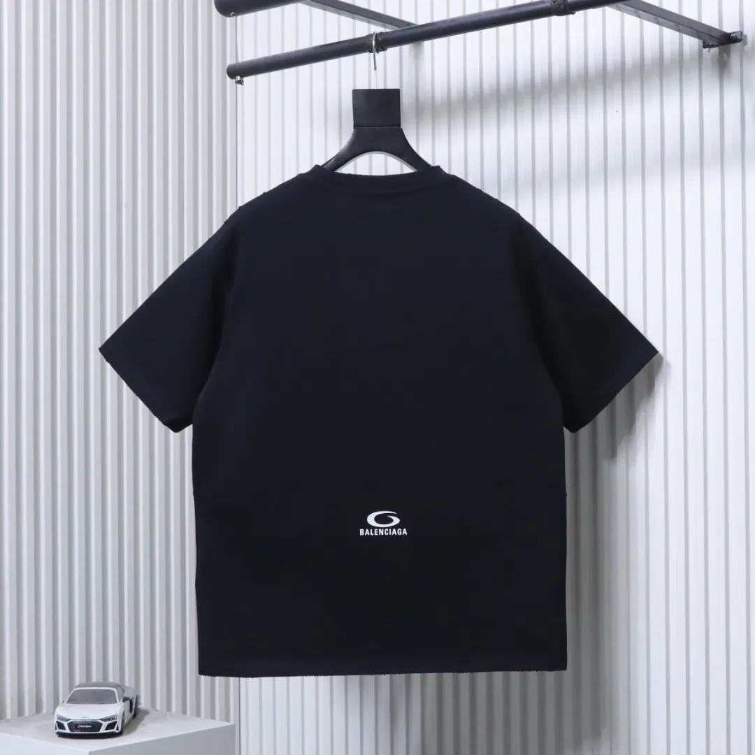 Back of BLCG Circular Letter Print Ripped T-Shirt Color Black