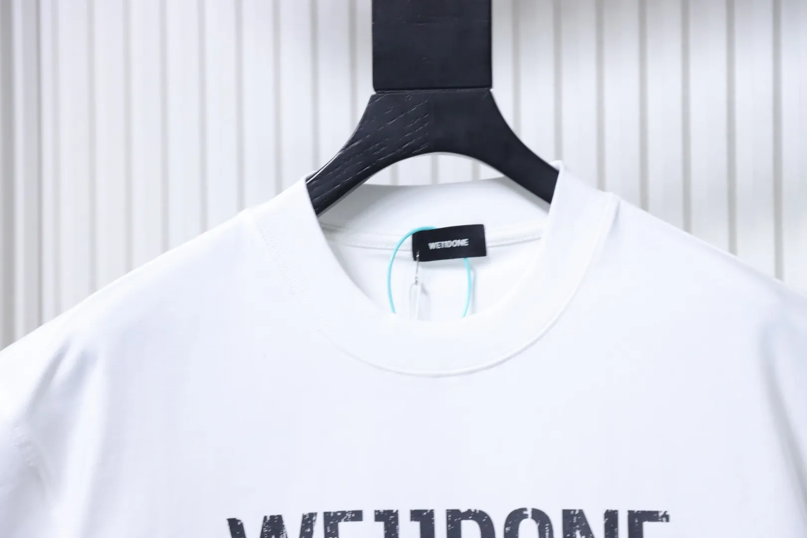 Neckline