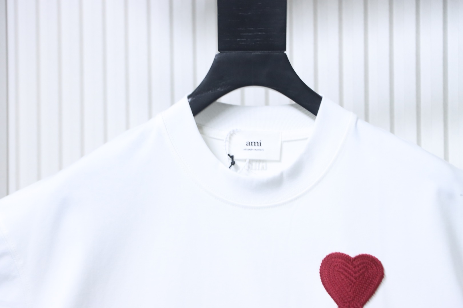 Neckline