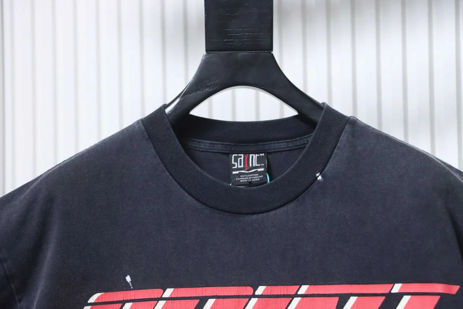Neckline