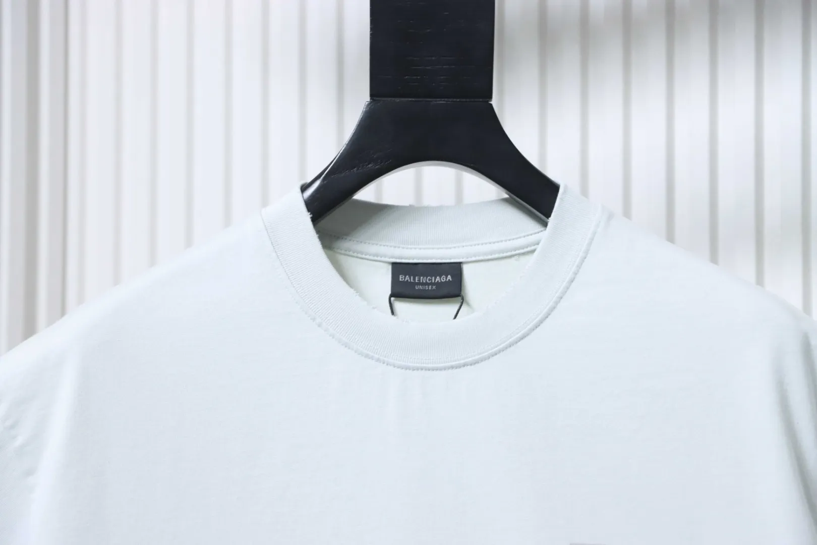 Neckline
